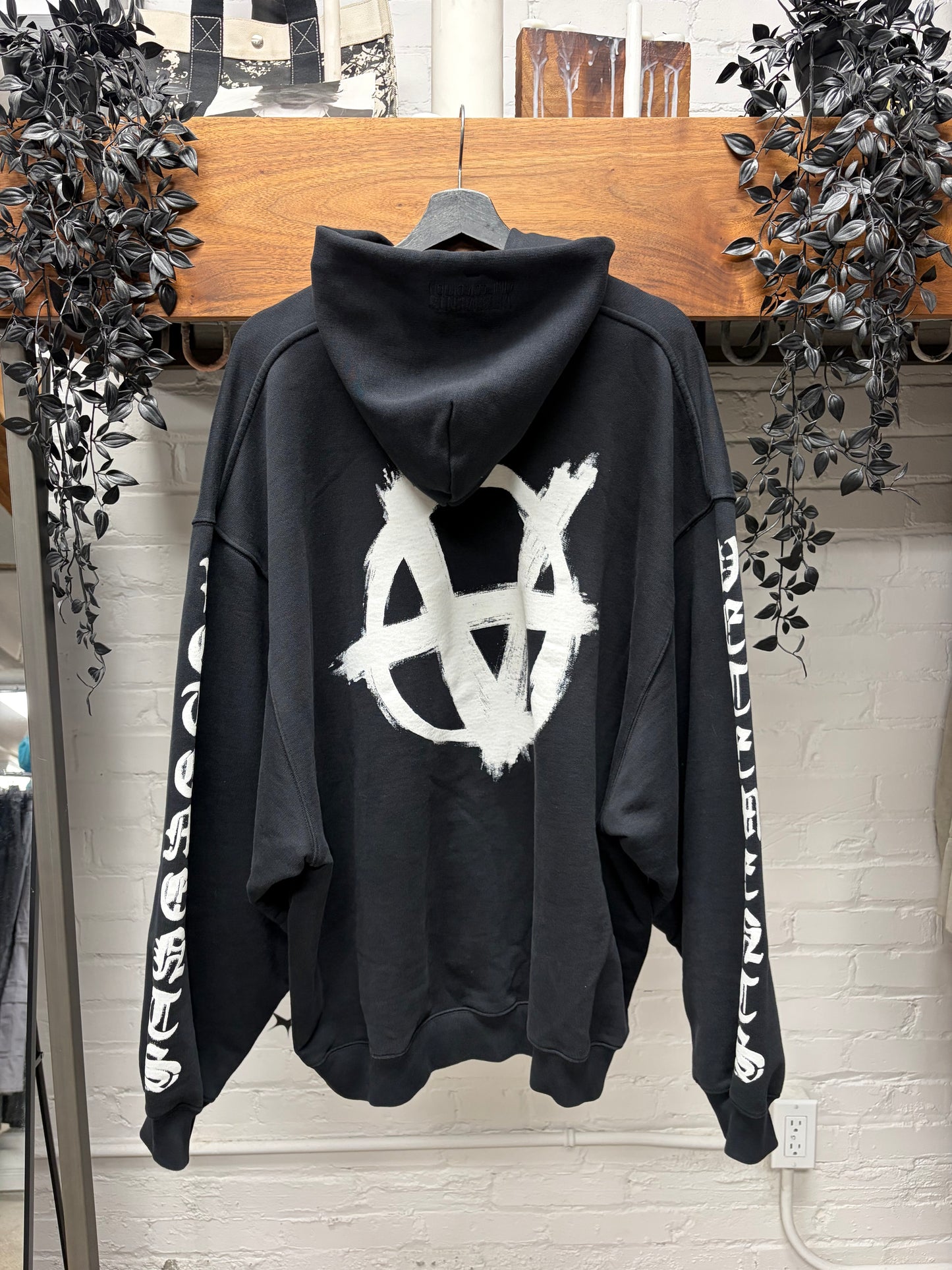 Vetements ‘Anarchy’ Gothic Sleeve Logo Black Pullover Hoodie