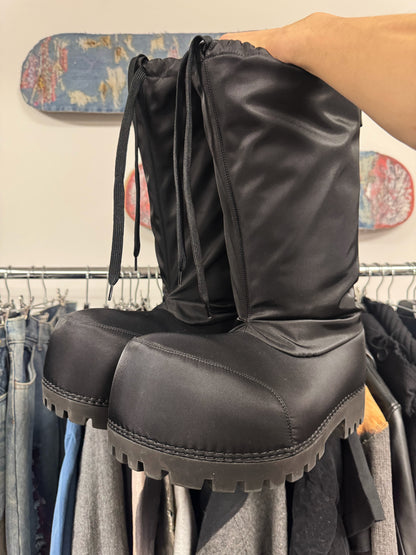 Balenciaga ‘Alaska’ High Cut Oversized Ski Boots