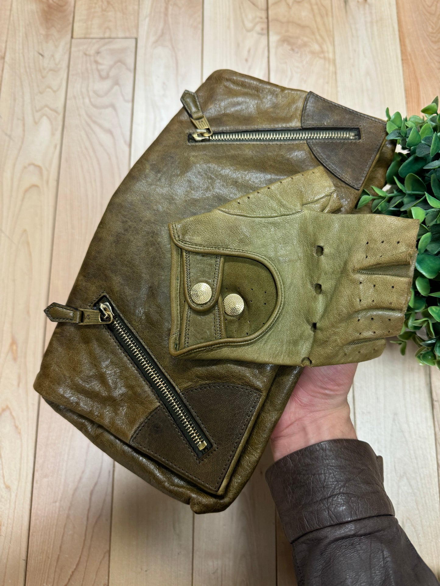 Alexander Mqueen ‘Faithful’ Tarnished Green Leather Clutch