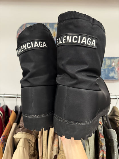 Balenciaga ‘Alaska’ Oversized Black Ski Boots