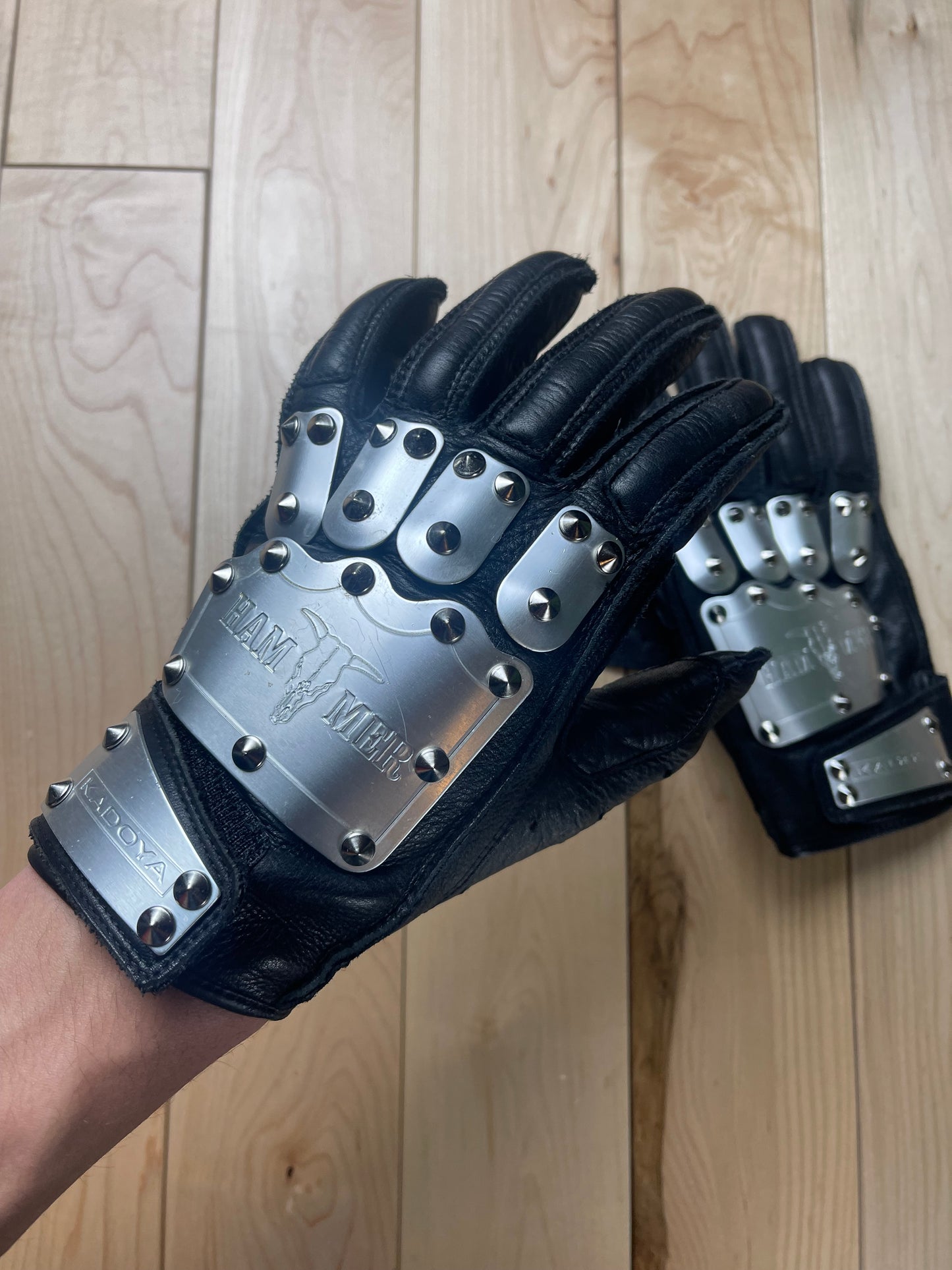 Kadoya ‘Hammer’ Armoured Calfskin Leather Gloves