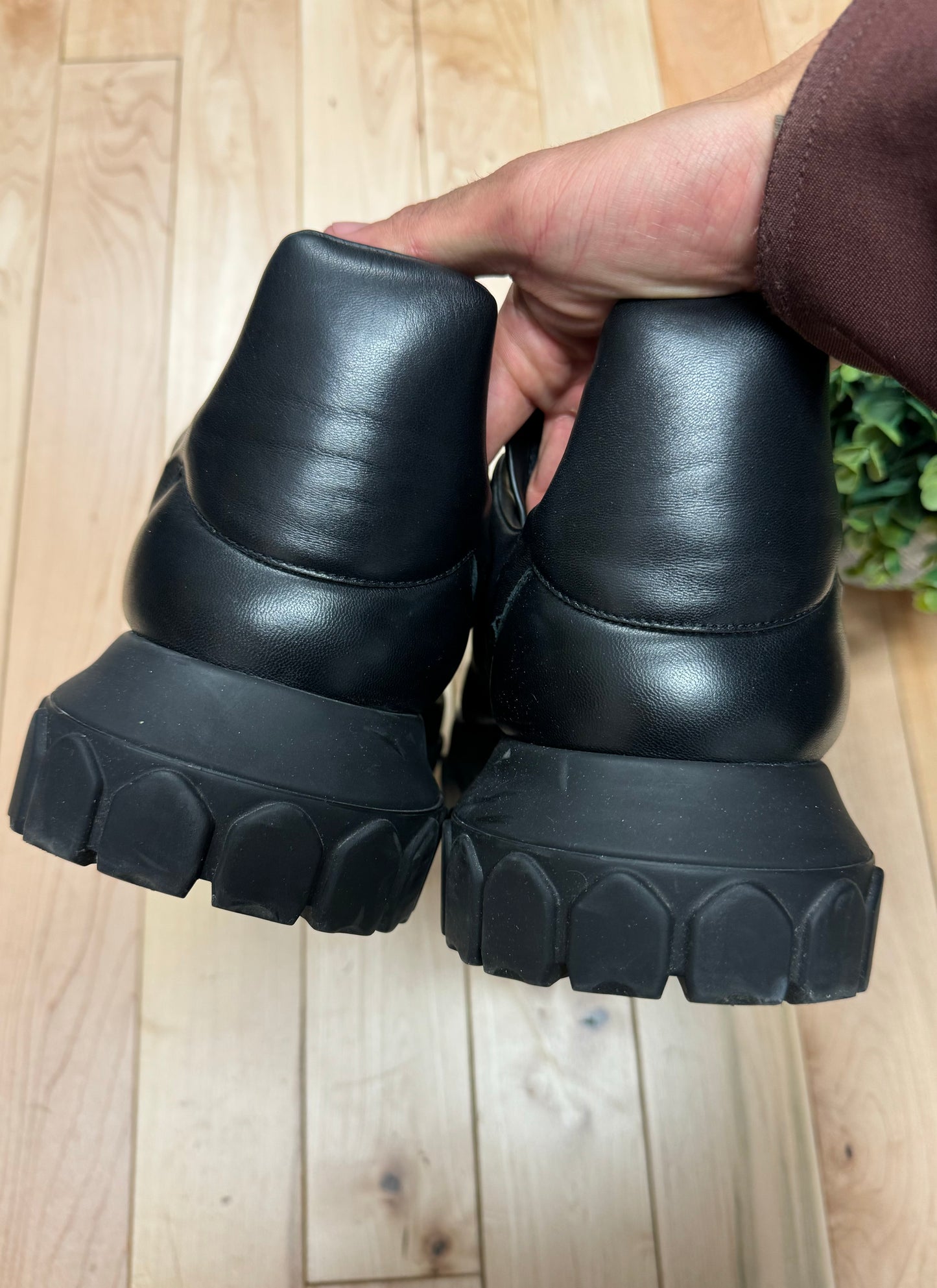 AW2021 Rick Owens ‘Gethsemane’ Tractor Black Leather Low Top Boots