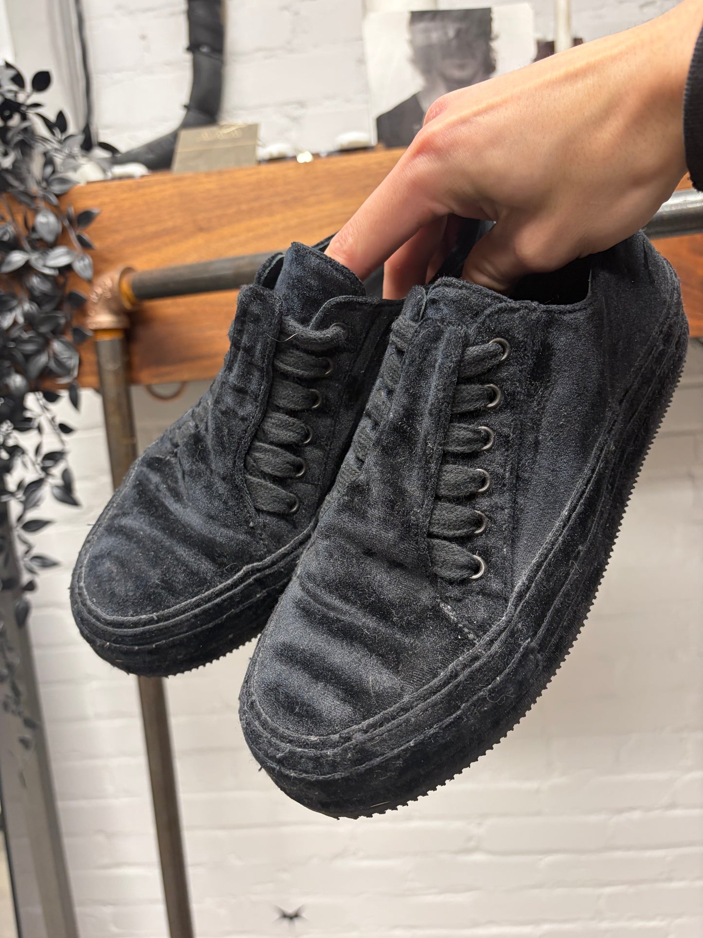 Ann Demeulemeester Black Crushed Velvet ‘Roccia’ Low Top Sneakers