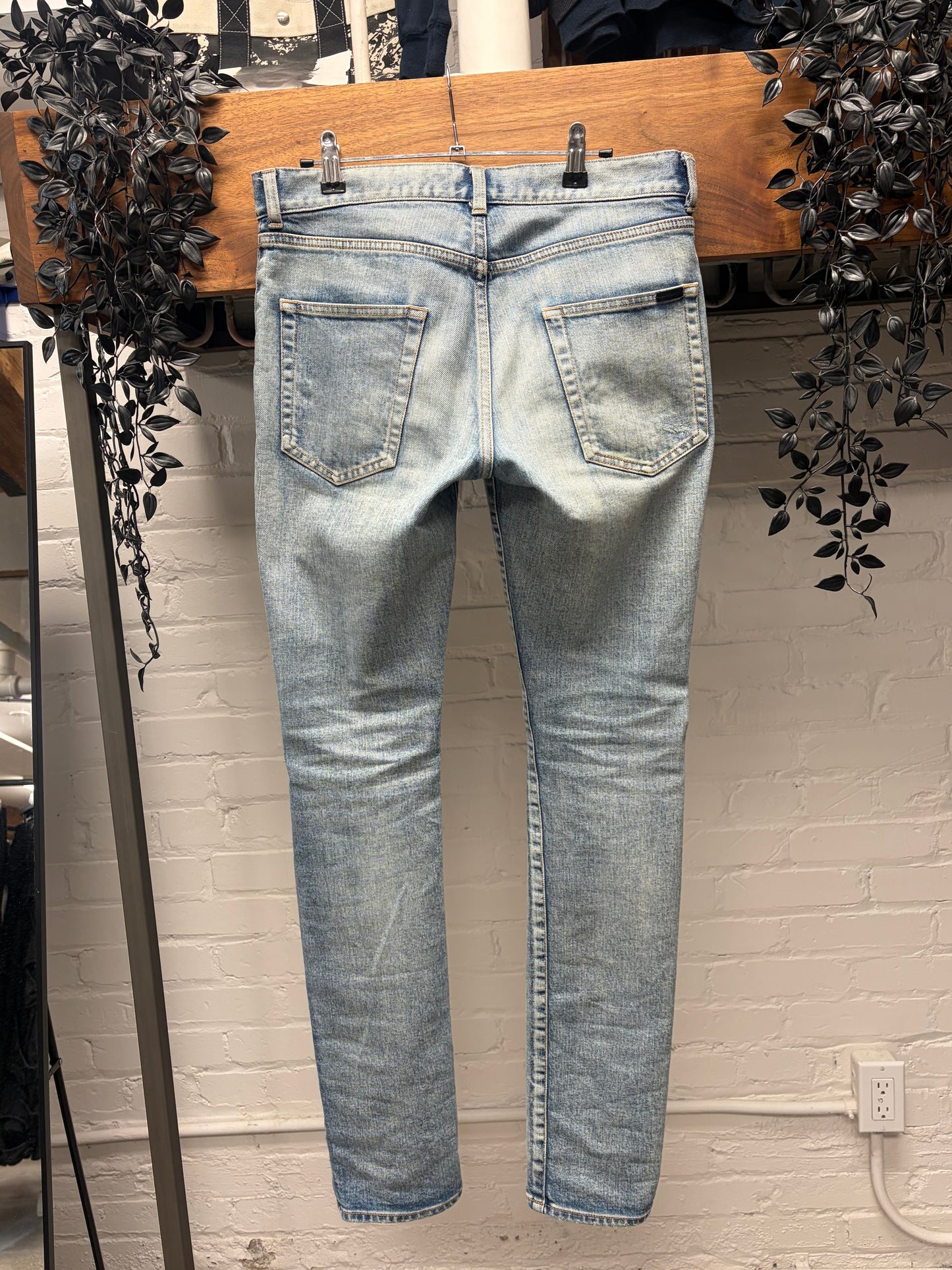 2021 Saint Laurent ‘D02’ Light Washed Blue ‘Classic Cut’ Skinny Jeans
