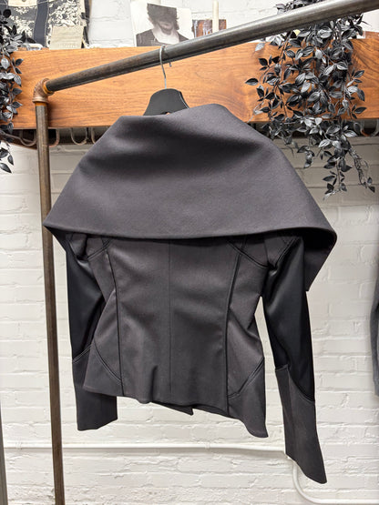 AW2003 Gucci by Tom Ford ‘Runway Look #11’ Asymmetric Collar Jacket