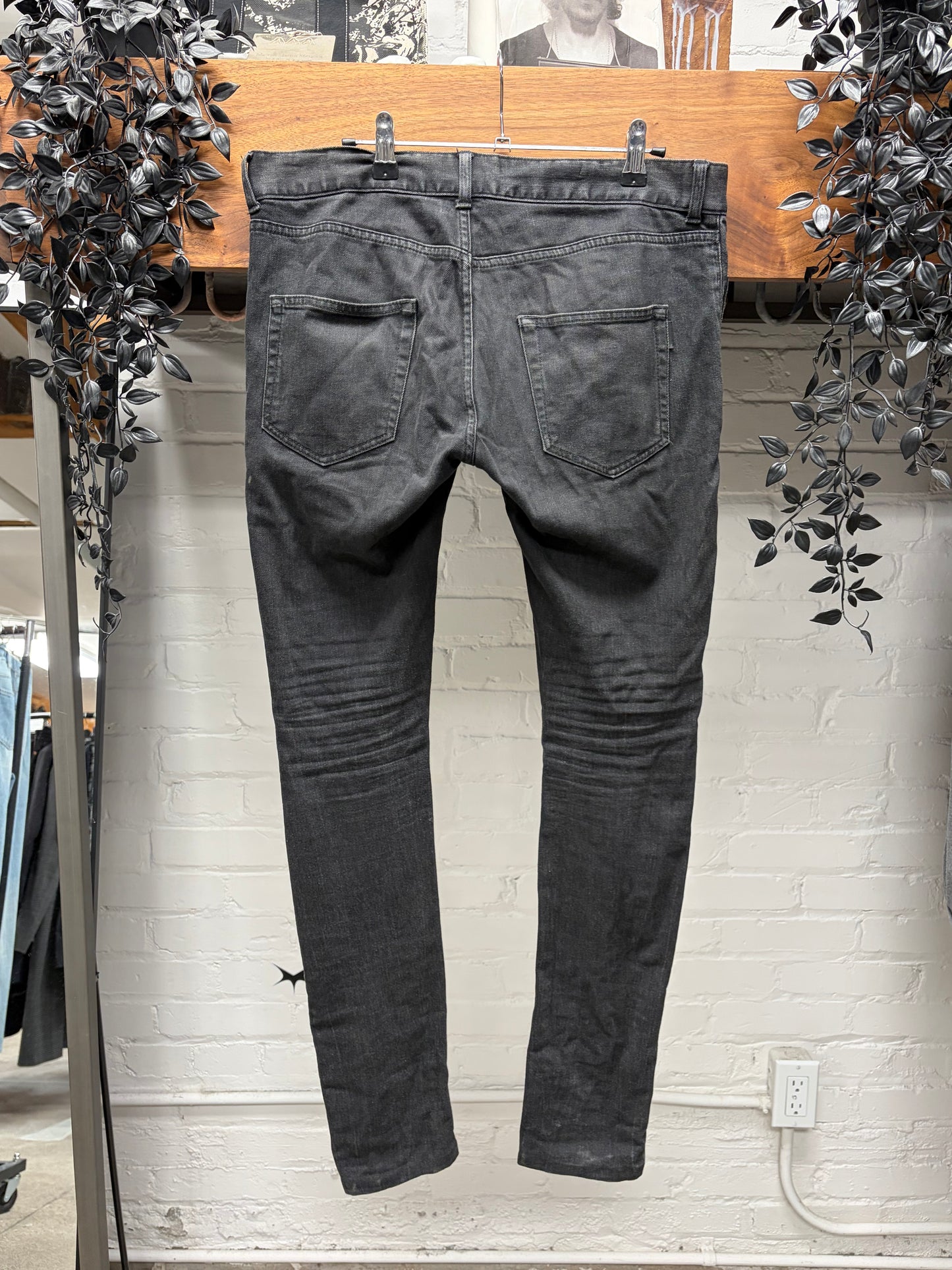 2019 Saint Laurent ‘D02’ Black Skinny Jeans