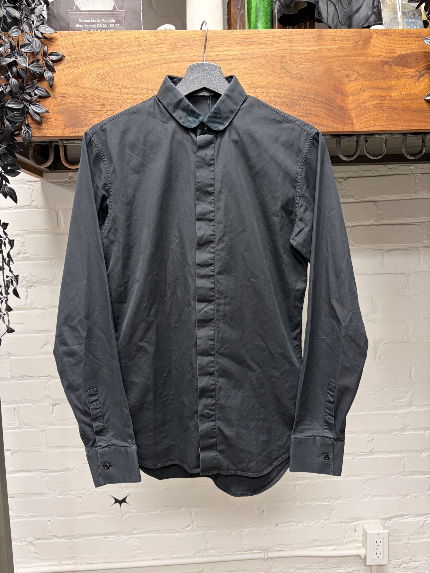 SS2009 Dior Button Up Black
Textured Collar Shirt