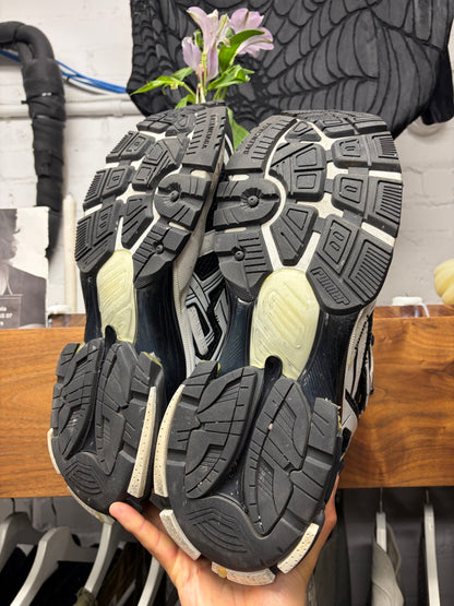 Balenciaga ‘Runner’ White/Black Low Top Sneakers