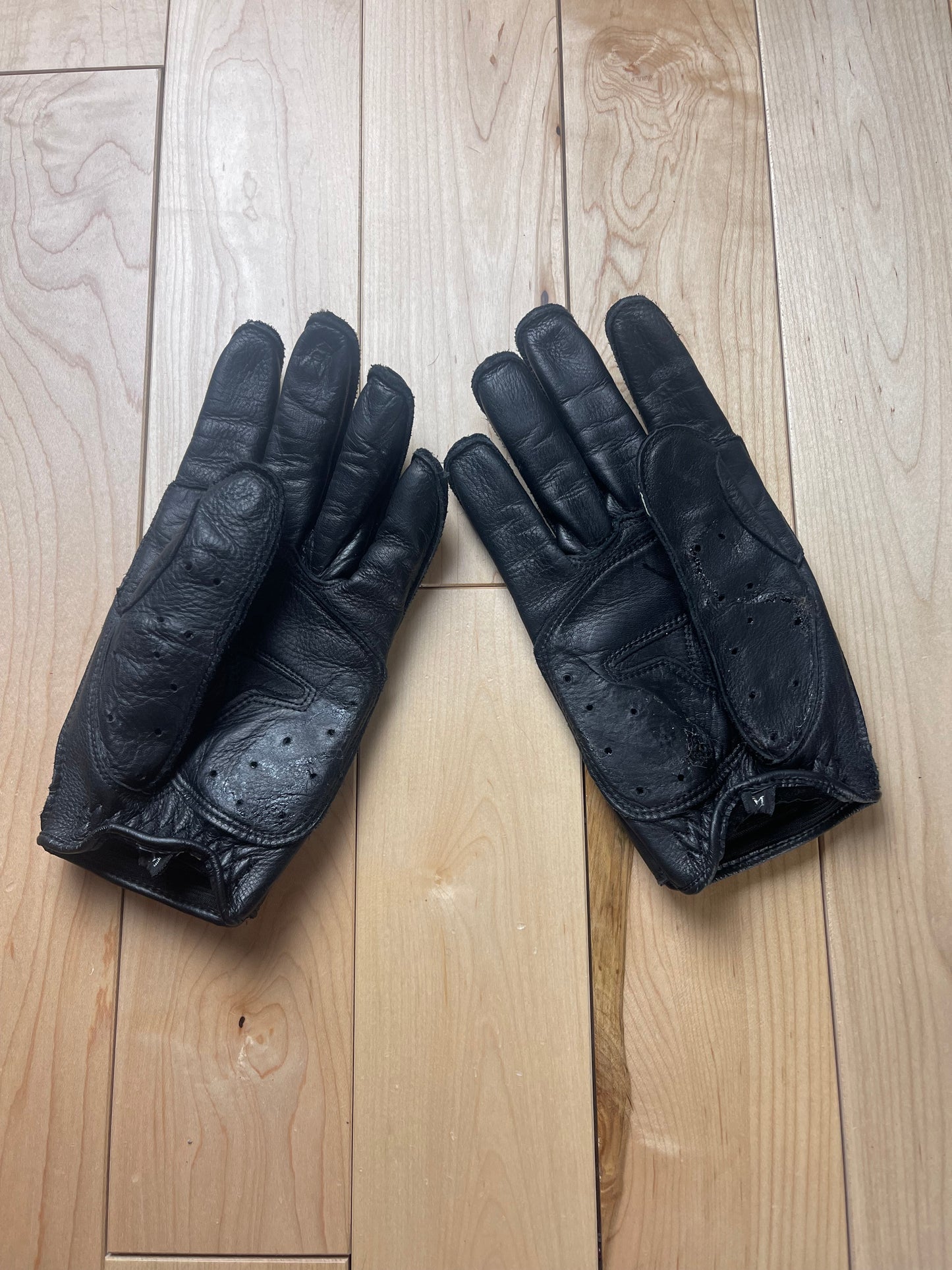 Kadoya ‘Hammer’ Armoured Calfskin Leather Gloves