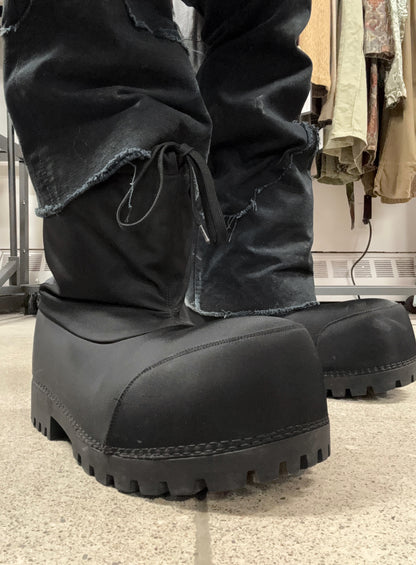 Balenciaga ‘Alaska’ Oversized Black Ski Boots