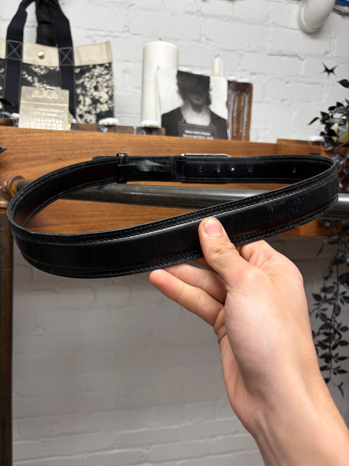 Vintage 2000s Gucci ‘Long G’ Silver Buckle Black Leather Belt