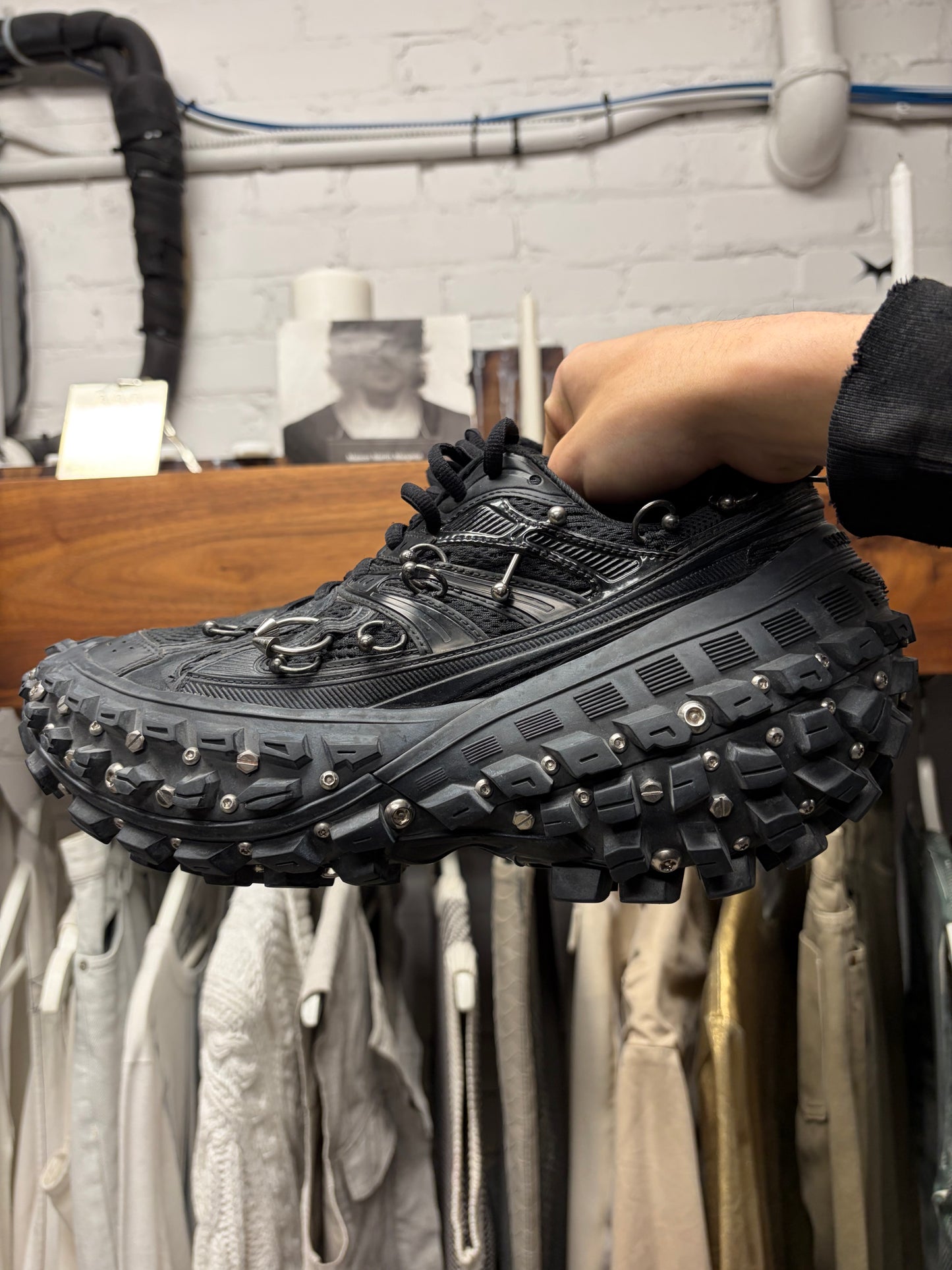 Balenciaga Piercing & Screws ‘Defender’ Tire Track Sole ‘Bounce’ Black Low Top Sneakers