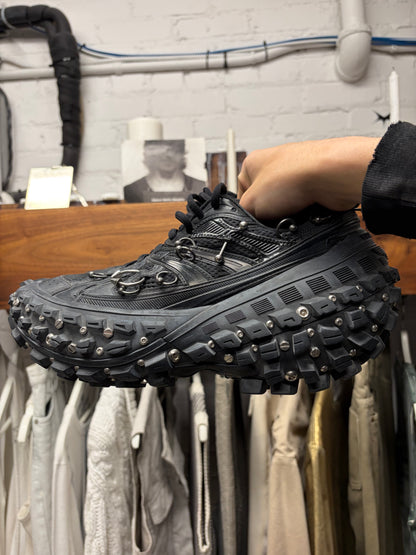 Balenciaga Piercing & Screws ‘Defender’ Tire Track Sole ‘Bounce’ Black Low Top Sneakers
