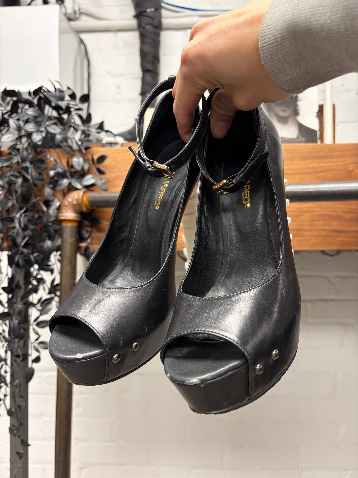 AW2010 Dsquared2 ‘Spine’ Black Leather High Heels