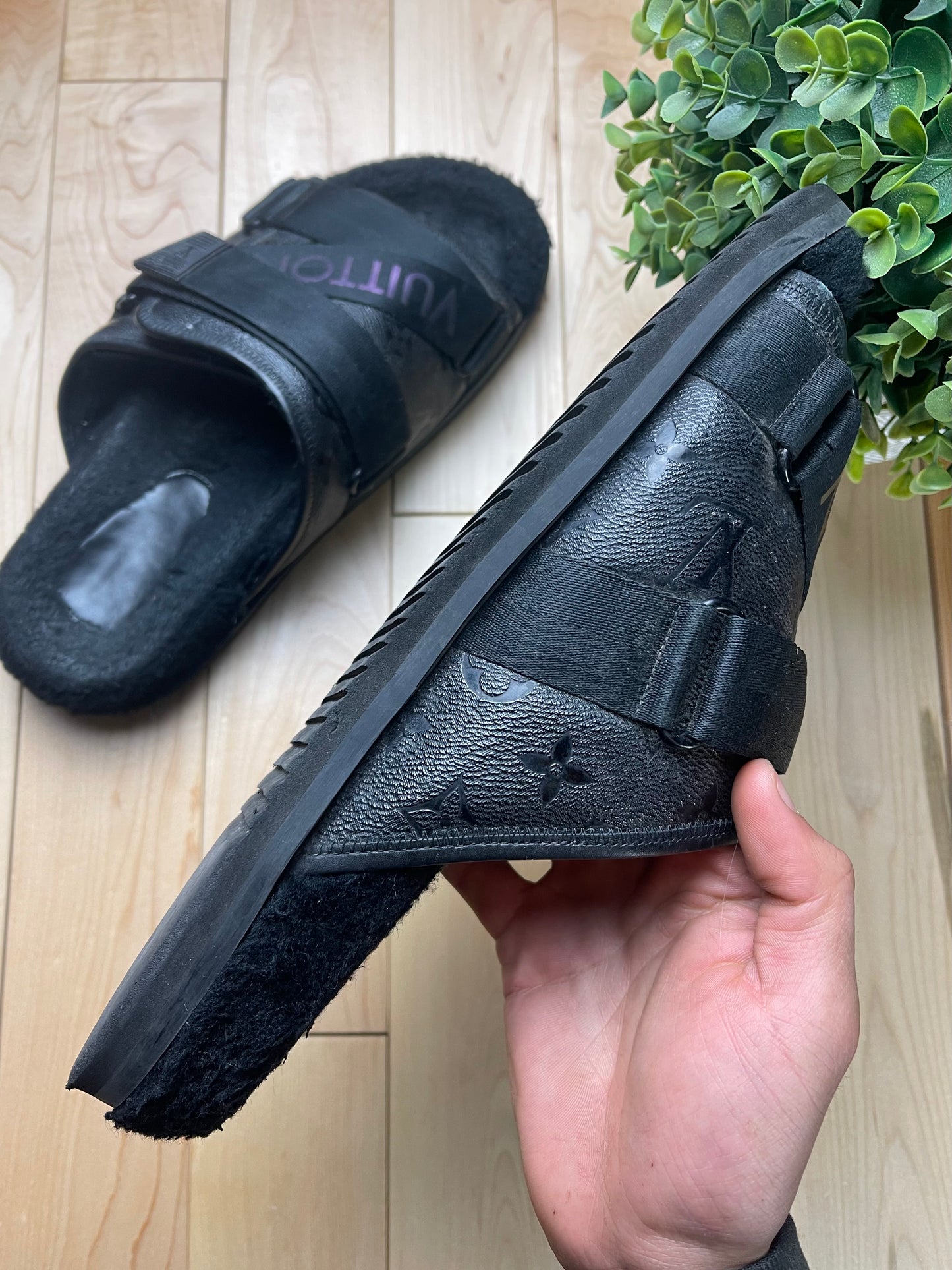 Louis Vuitton ‘Honolulu’ Black Monogram Strap Slides