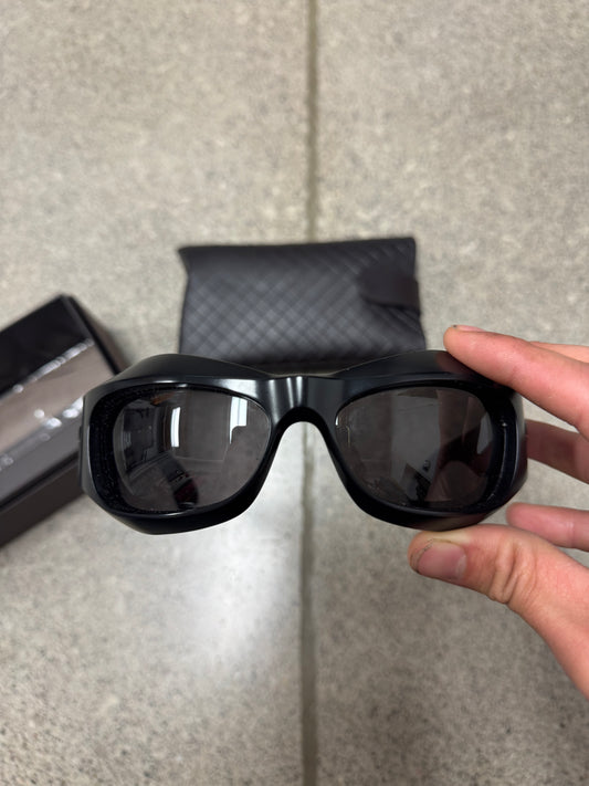 Bottega Veneta ‘Cyclone’ Black Oval Shape Sunglasses
