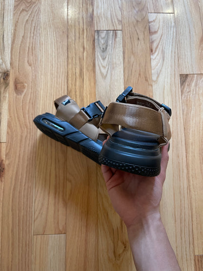 Number (N)ine Cargo Strap Brown/Black Sandals