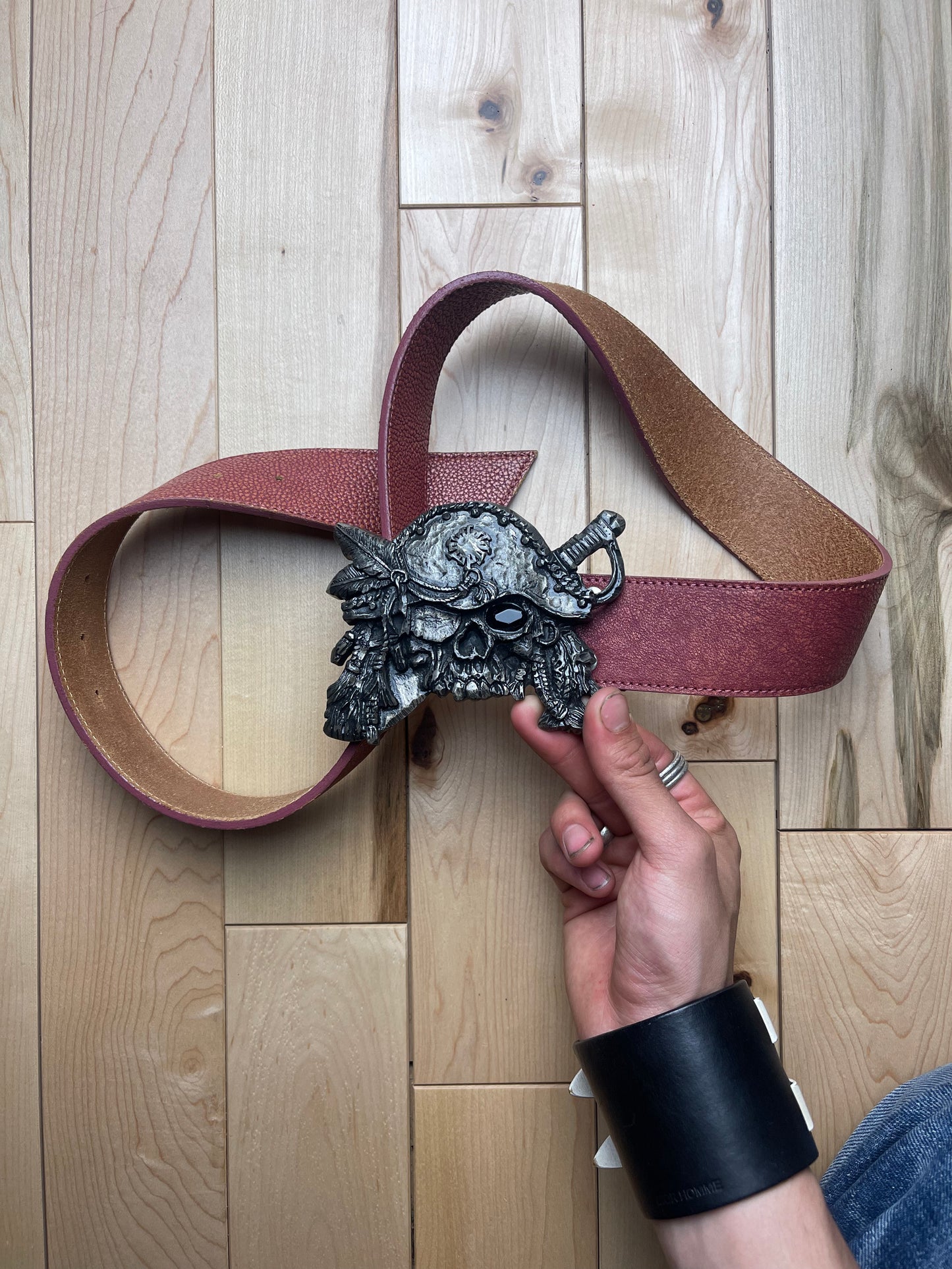 Tornado Mart Skull Buckle Red Leather Belt